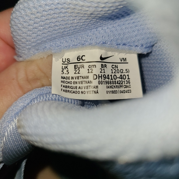 Nike AirMax Children's Shoes Size 6 Like New Light Blue/White - Picture 6 of 7